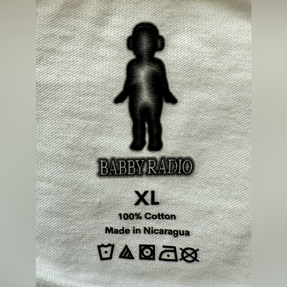 Bobby Radio XL Graphic Tee – Tribal Headphones Art Shirt, 9989 Airbrush Back - Picture 2 of 7